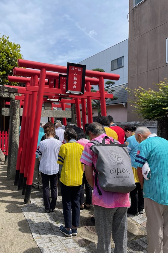 八橋神社で開催の福岡ソフトバンクホークス優勝祈願祭です。当仁校区の住民の方々が参加しています。
