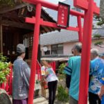 八橋神社で開催の福岡ソフトバンクホークス優勝祈願祭です。当仁校区の住民の方々が参加しています。玉串が奉納されています。