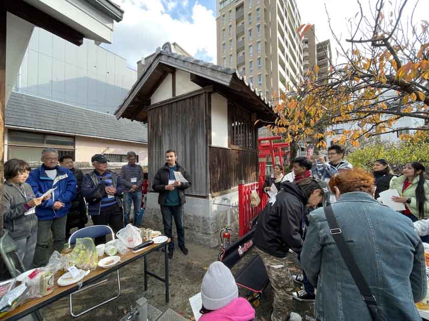 当仁校区地域住民と外国人交流事業　八橋神社での交流会です