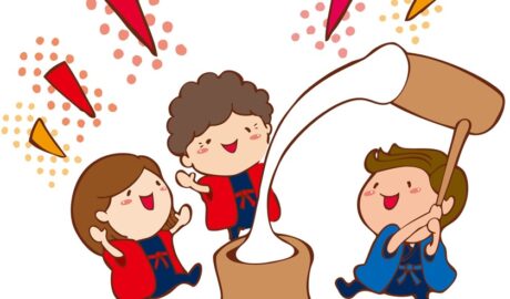 3人が楽しそうに餅つきをしています