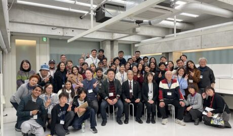 当仁校区地域住民と外国人交流事業　留学生、地域住民みなさんでの記念撮影