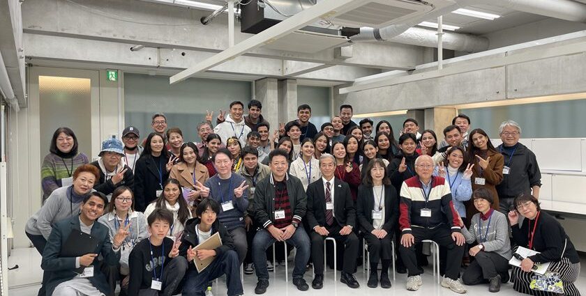 当仁校区地域住民と外国人交流事業 留学生、地域住民みなさんでの記念撮影